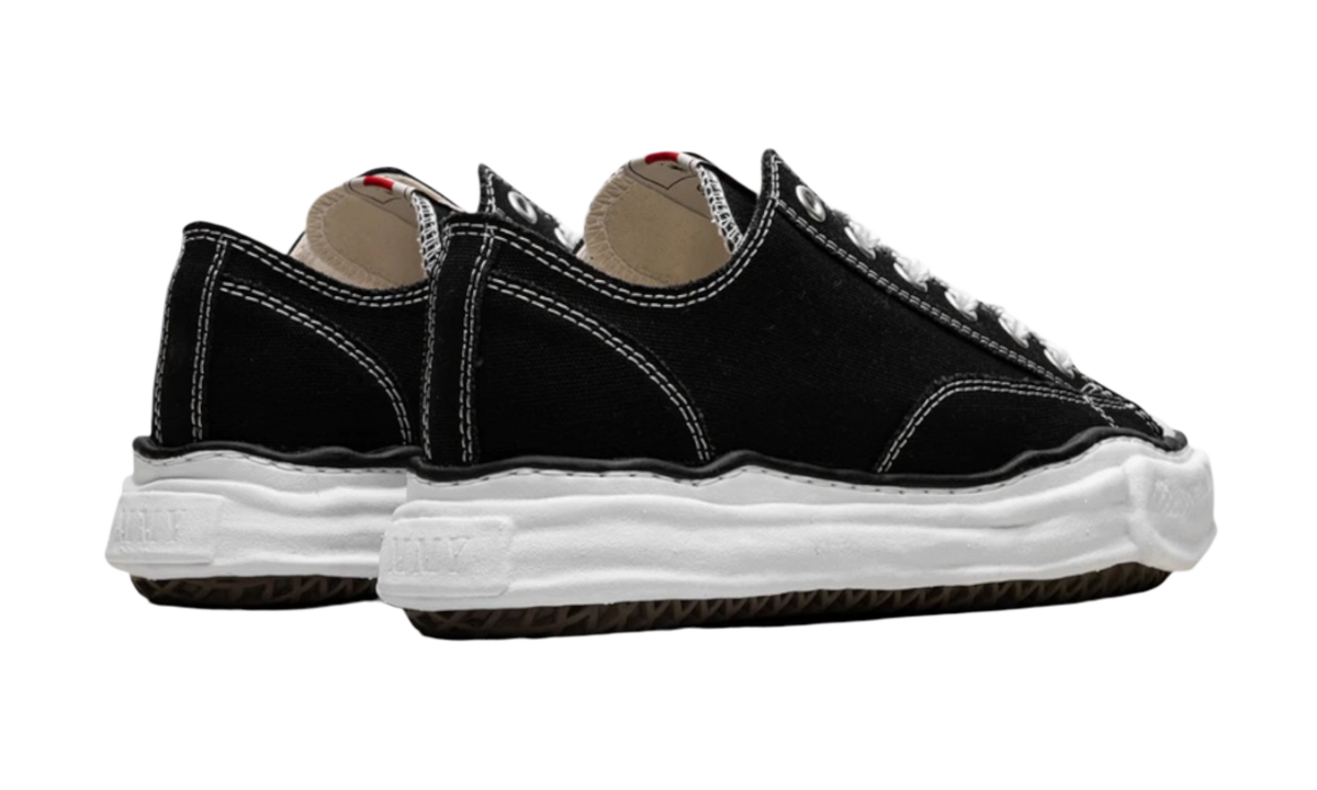 Premium Black Low-Top Fashion Essential