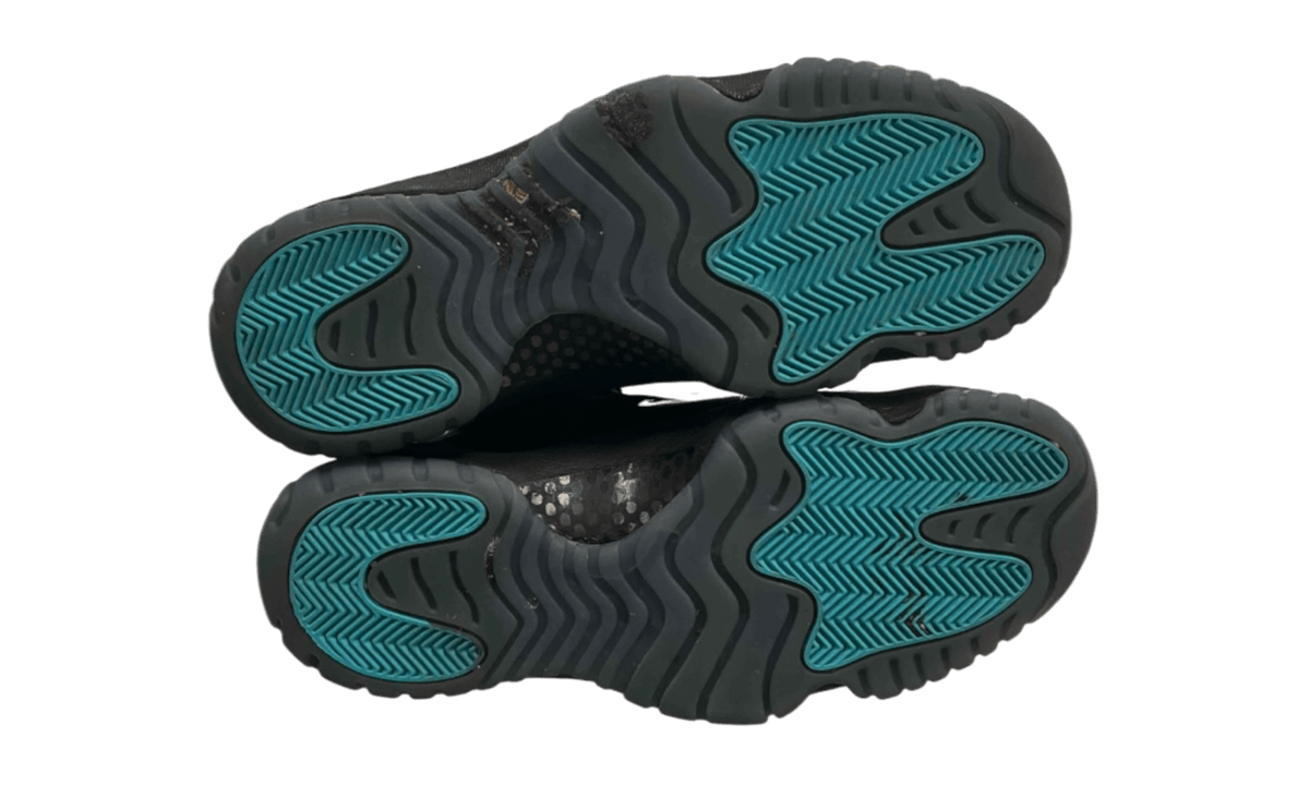 Premium Blue Retro Fashion Essential