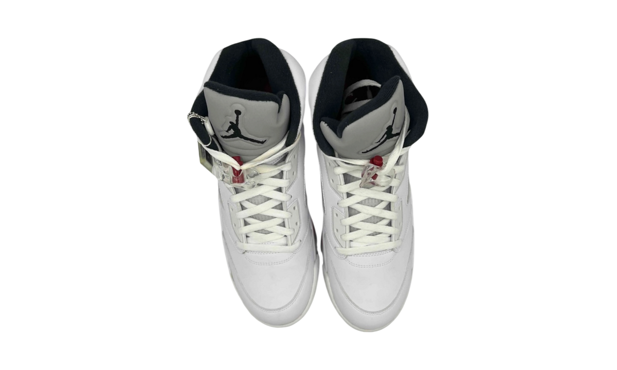 Premium White Retro Low-Top Fashion Essential