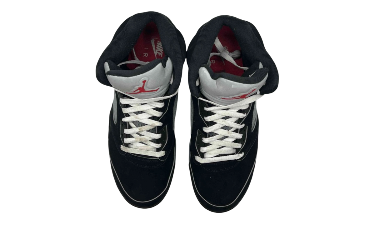 Premium Black Retro Fashion Essential