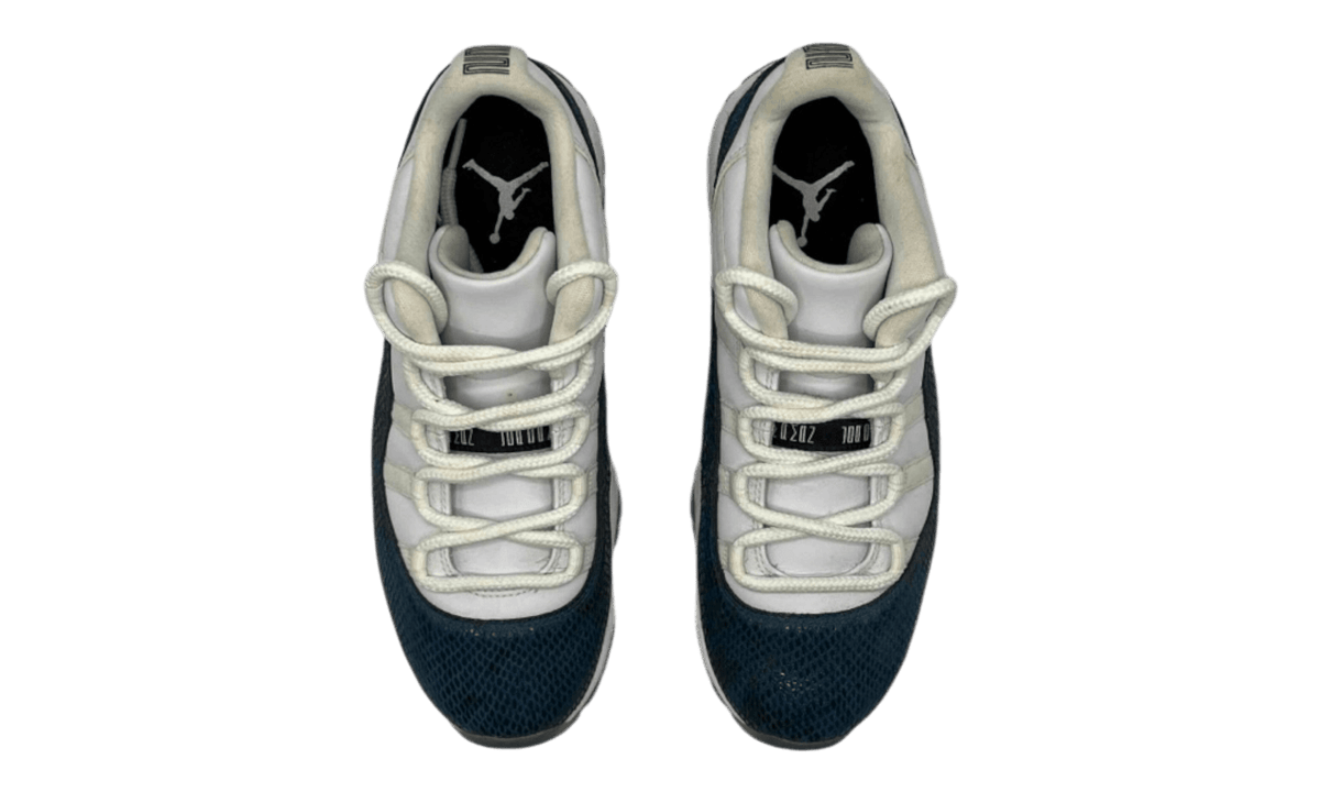 Premium Navy Retro Low-Top Fashion Essential