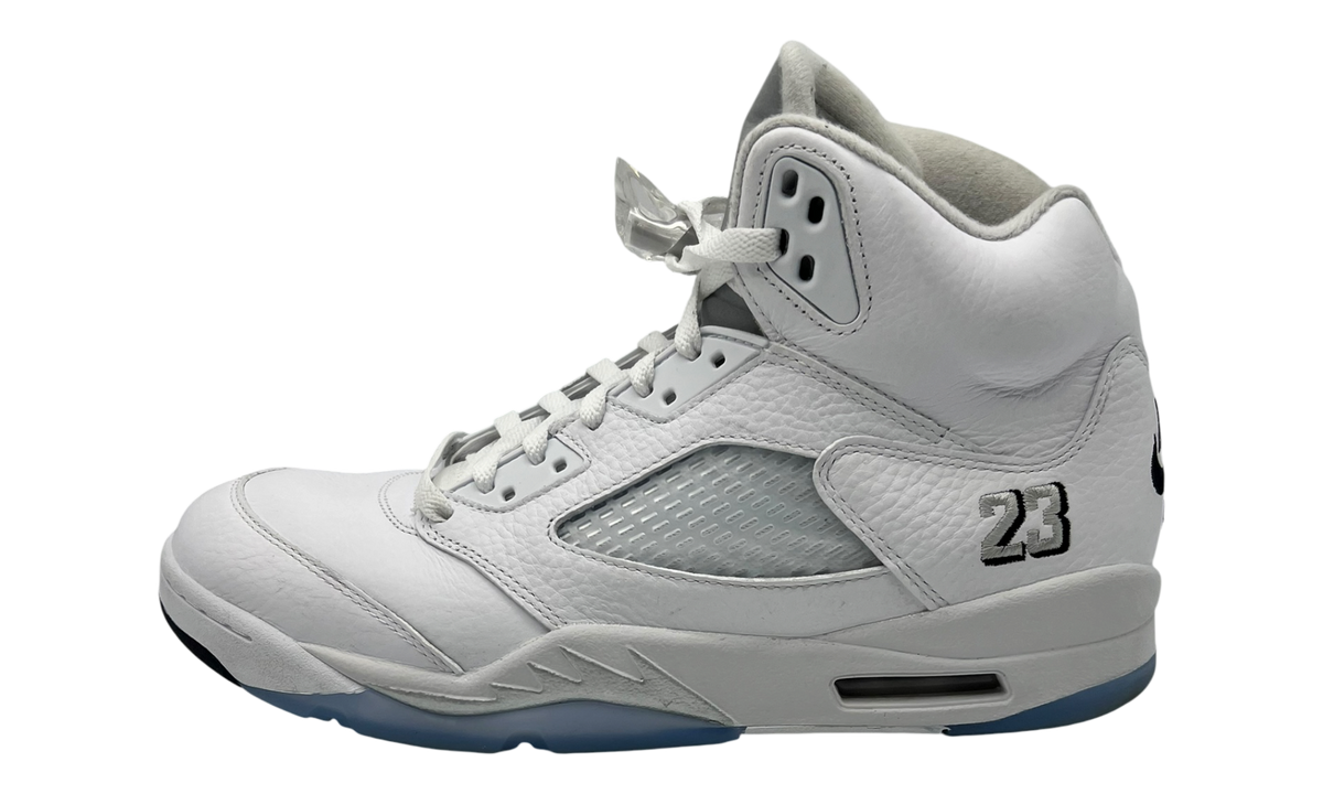 Premium White Retro Fashion Essential
