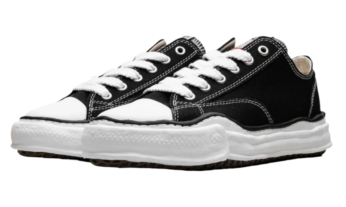 Premium Black Low-Top Fashion Essential