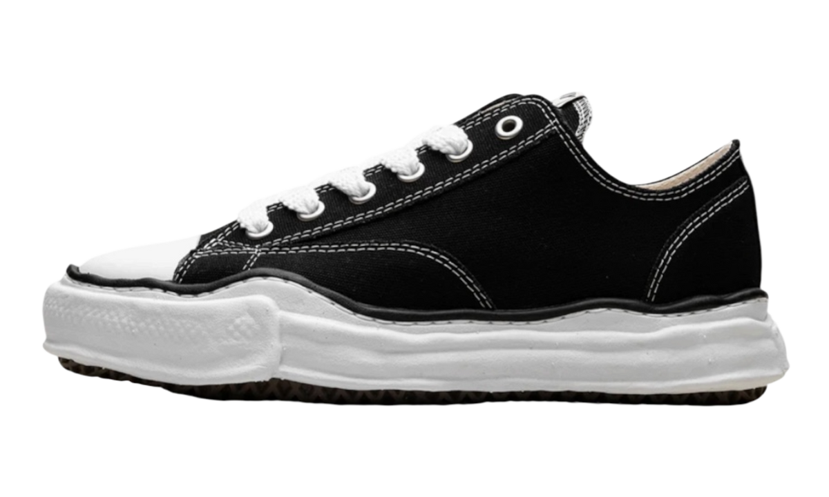 Premium Black Low-Top Fashion Essential