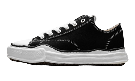Premium Black Low-Top Fashion Essential
