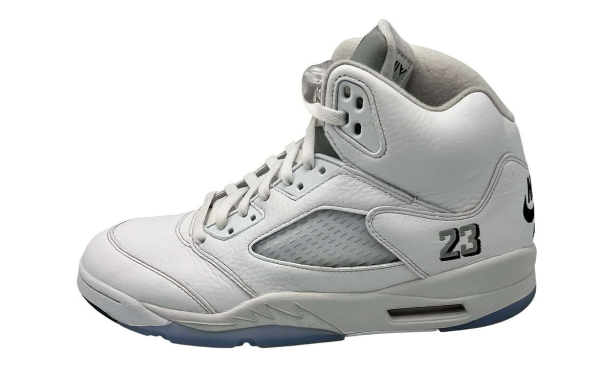 Premium White Retro Fashion Essential