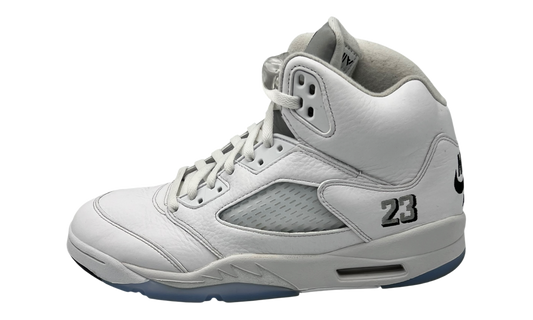 Premium White Retro Fashion Essential