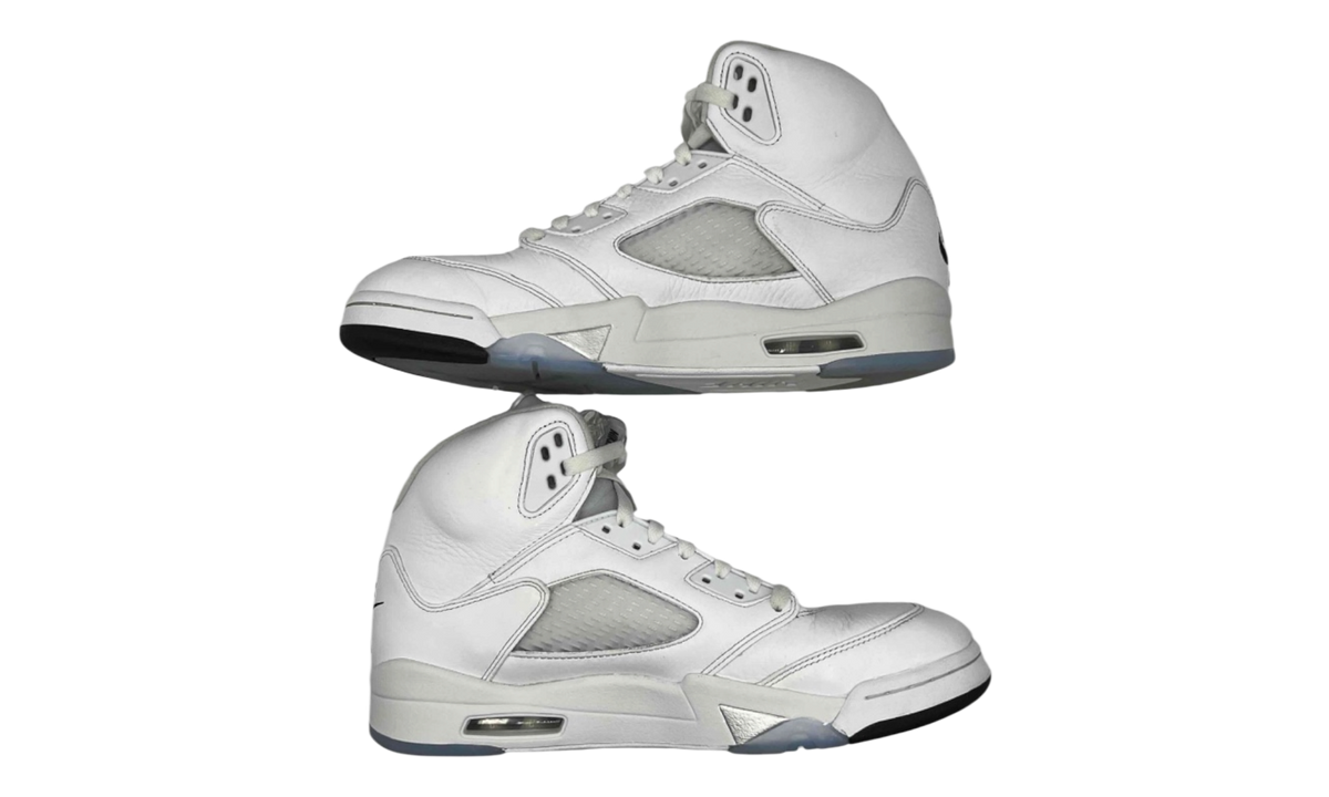 Premium White Retro Fashion Essential