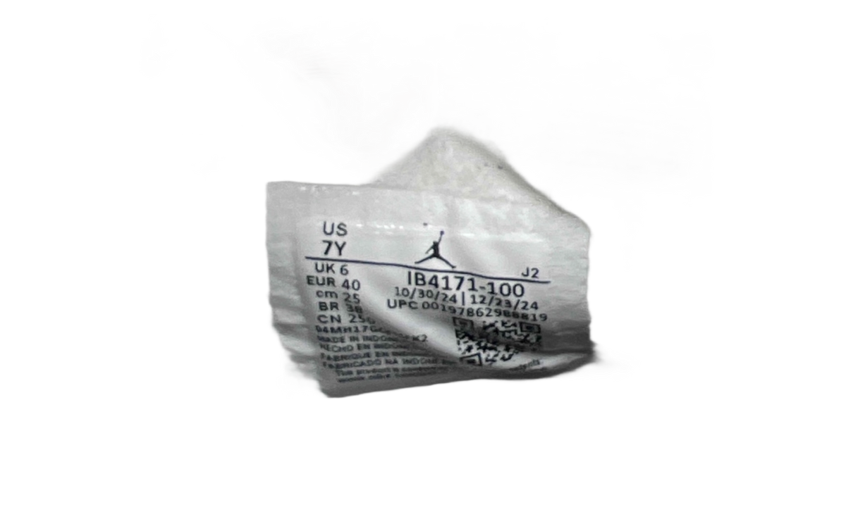 Premium White Retro Fashion Essential