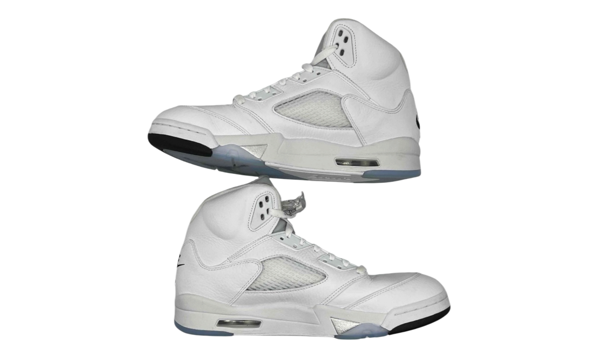 Premium White Retro Fashion Essential