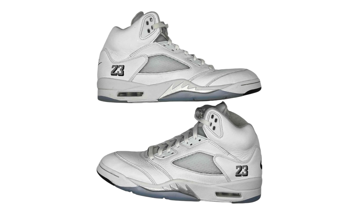 Premium White Retro Fashion Essential