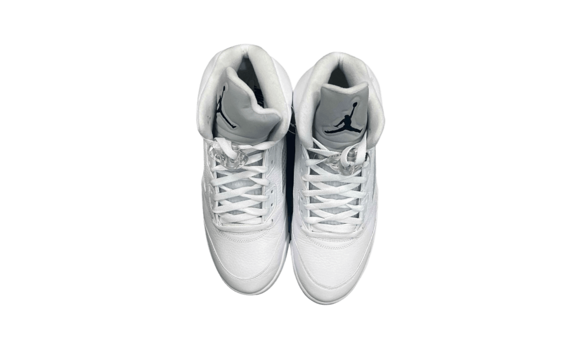 Premium White Retro Fashion Essential