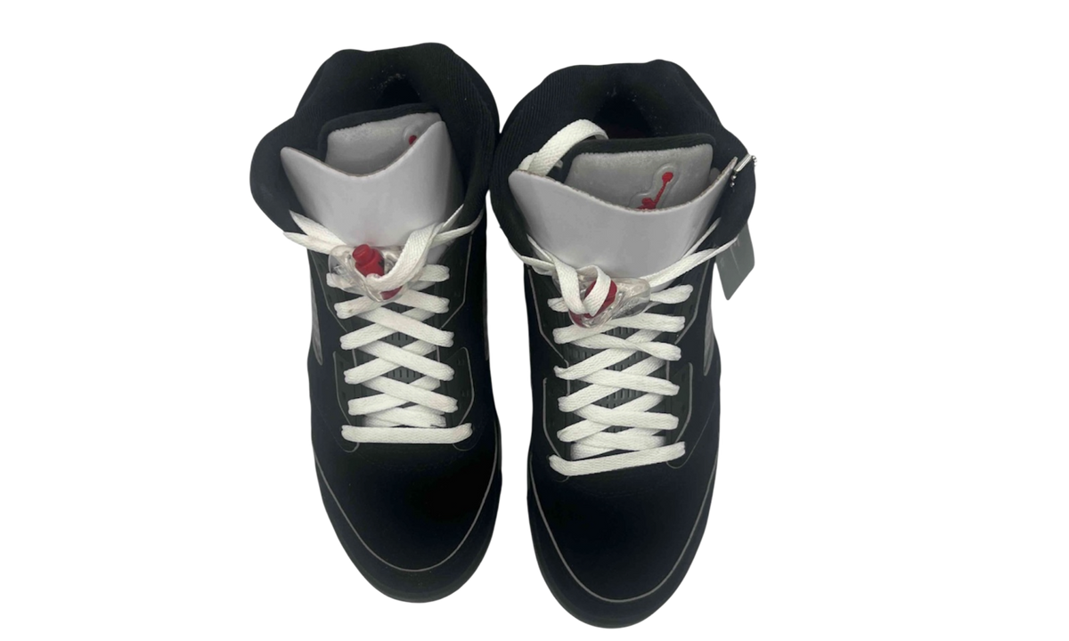 Premium Black Retro Fashion Essential